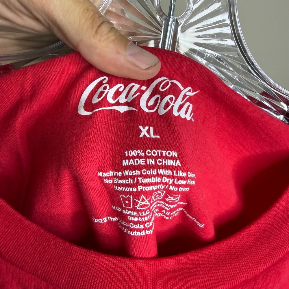 Coca-Cola Shirt Unisex XL Red Polar Bear Long Sleeve Graphic Tee Cotton Logo - Picture 5 of 5
